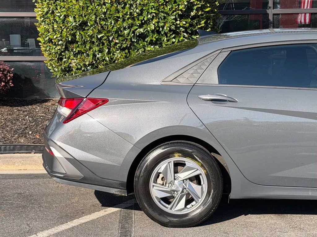 Hyundai Elantra photo 20
