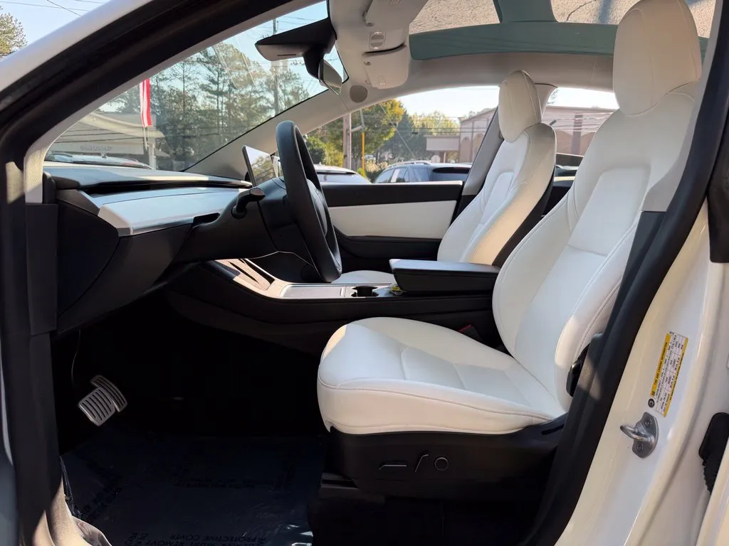 Tesla Model Y photo 25