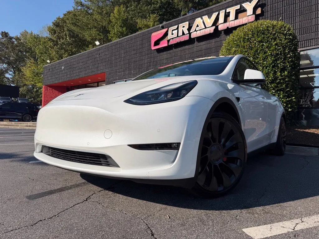 Tesla Model Y photo 2