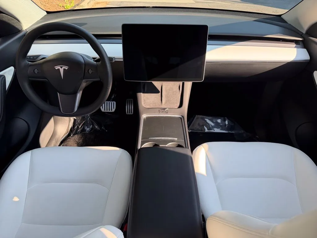 Tesla Model Y photo 40