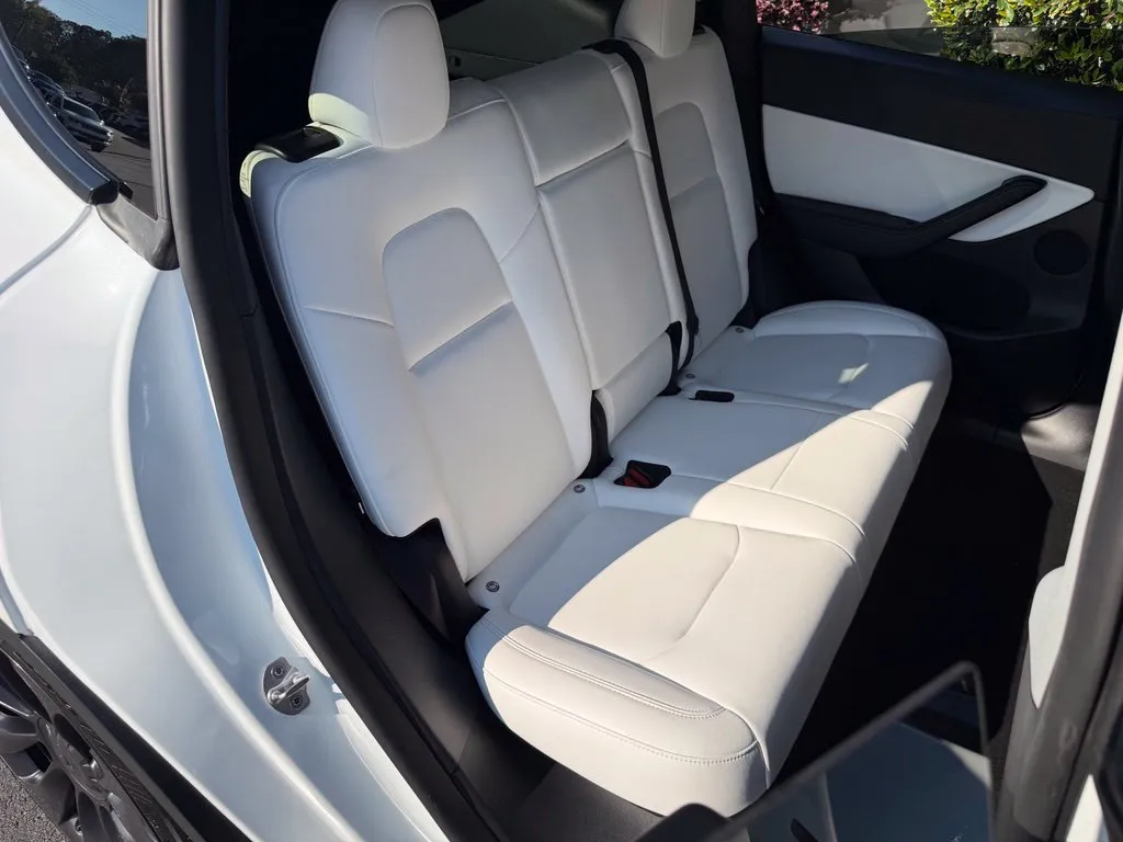 Tesla Model Y photo 39