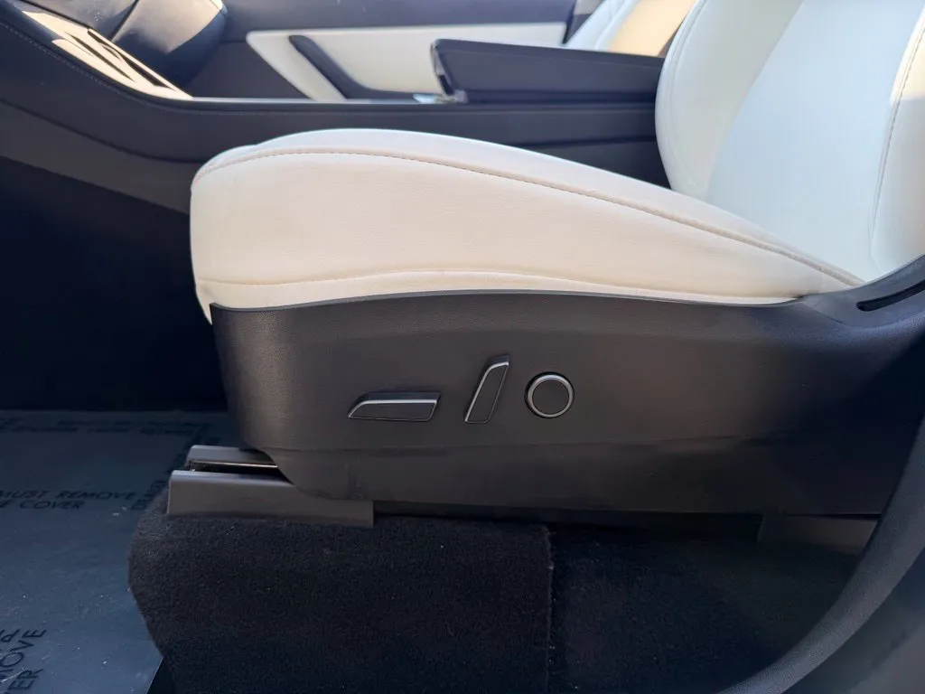 Tesla Model Y photo 27