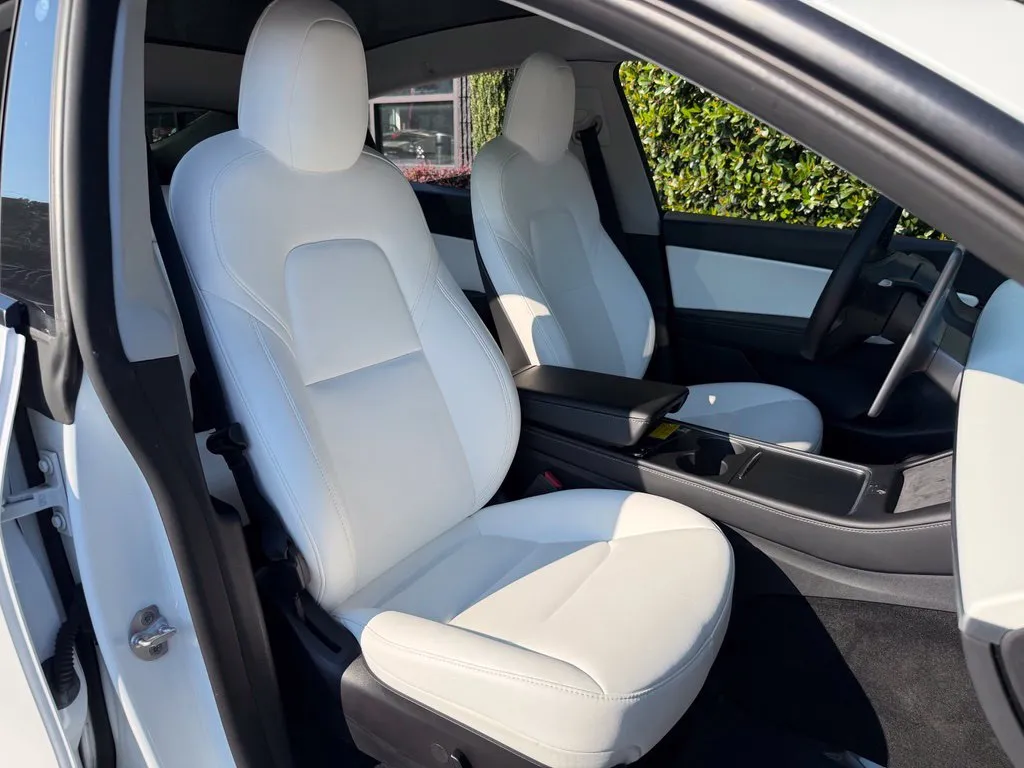 Tesla Model Y photo 34