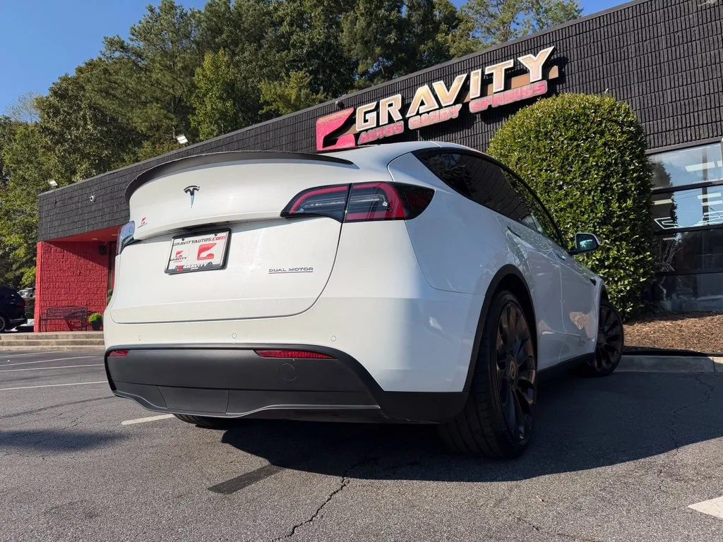 Tesla Model Y photo 13