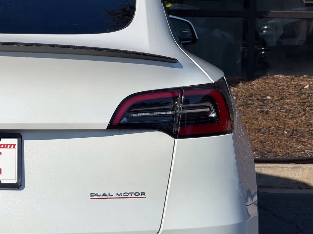 Tesla Model Y photo 16