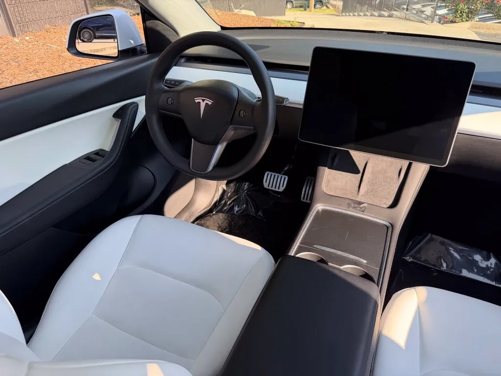 Tesla Model Y photo 41