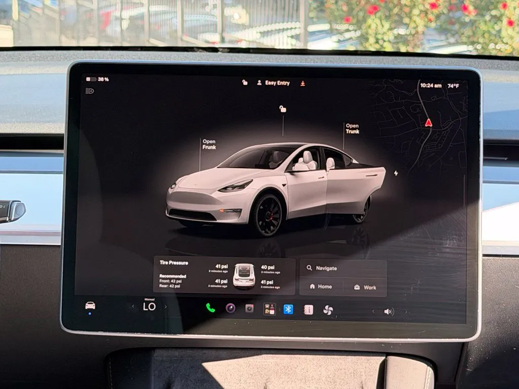 Tesla Model Y photo 46