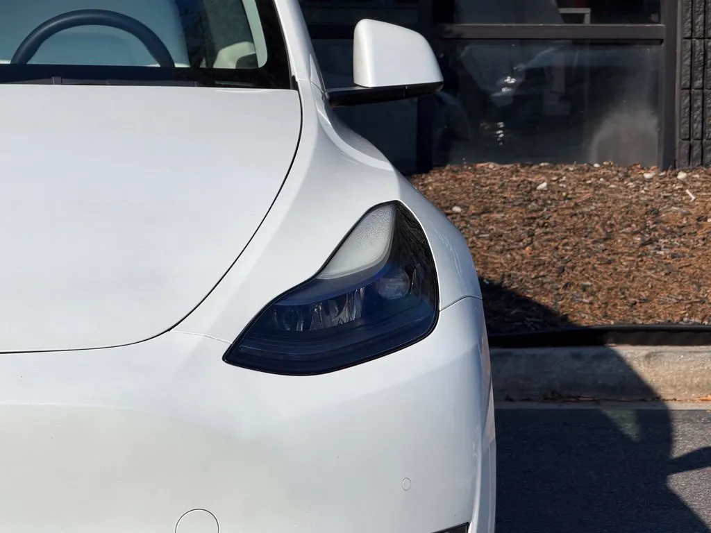 Tesla Model Y photo 5