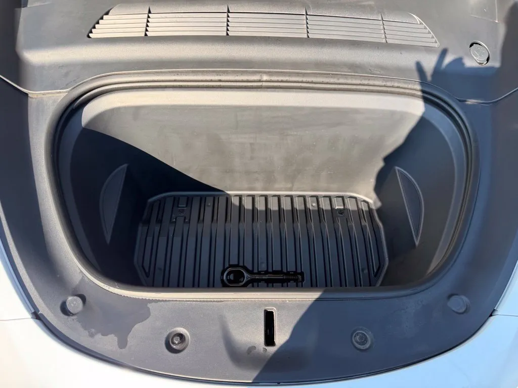 Tesla Model Y photo 6