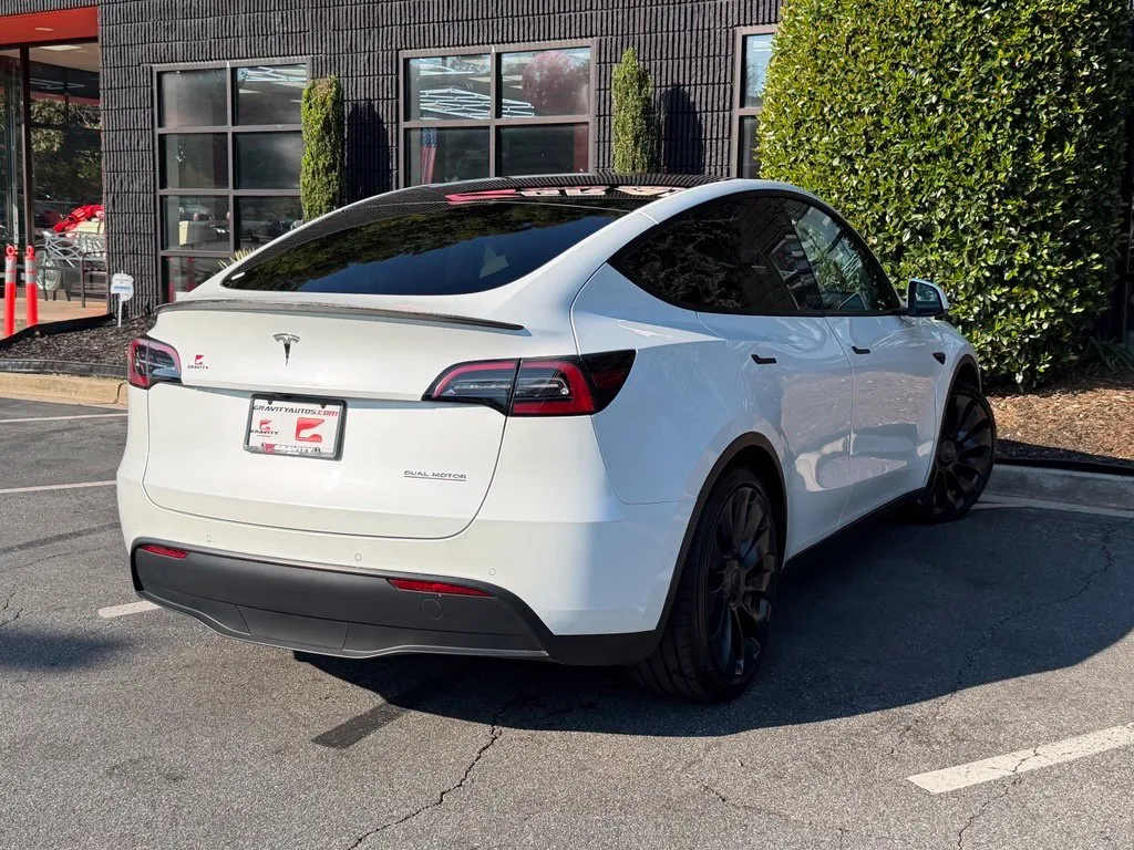 Tesla Model Y photo 12