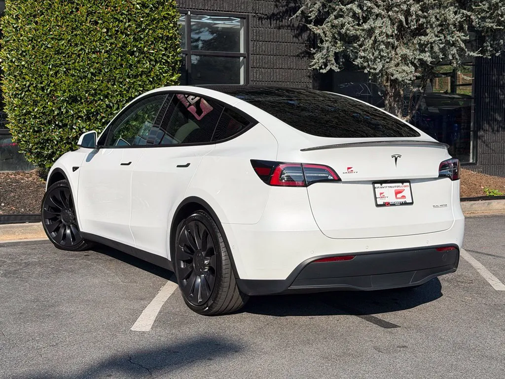 Tesla Model Y photo 19