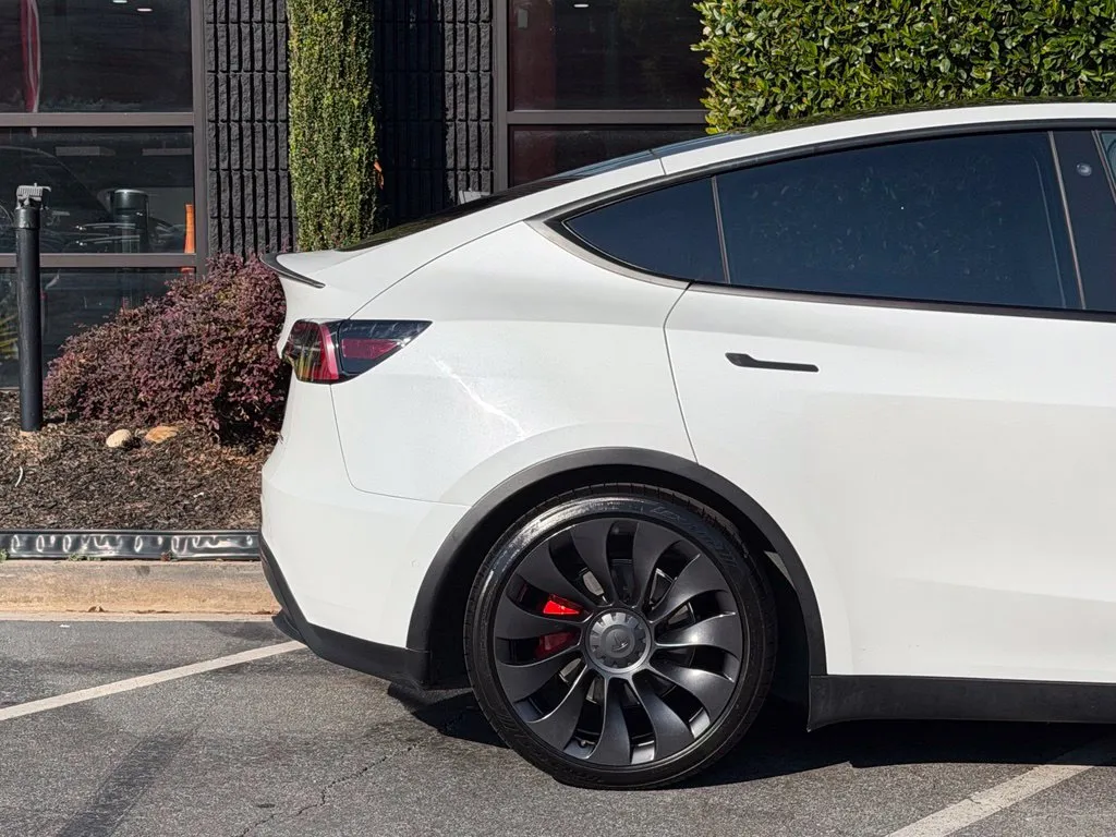 Tesla Model Y photo 22