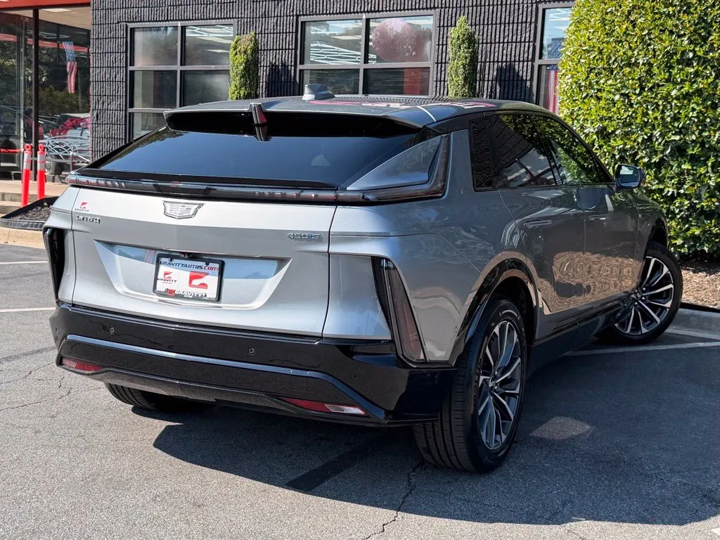Cadillac Lyriq photo 12