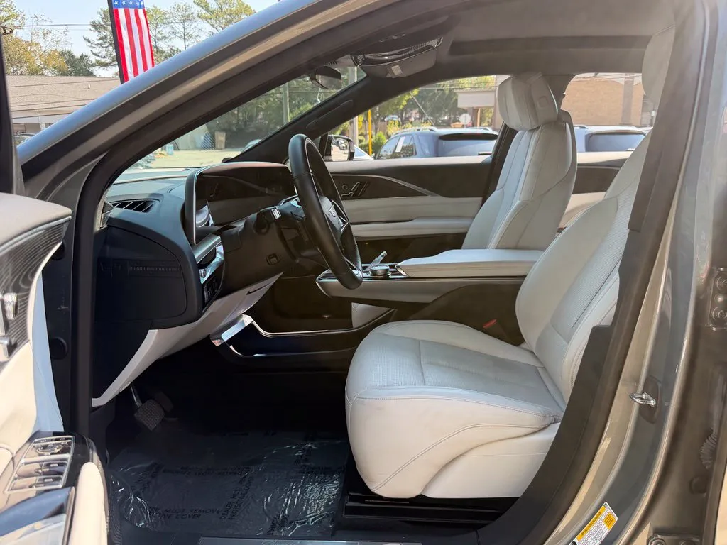 Cadillac Lyriq photo 25