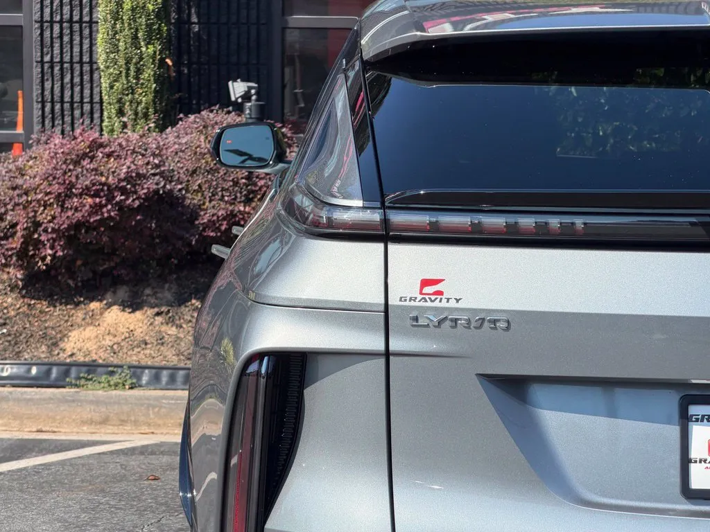 Cadillac Lyriq photo 15