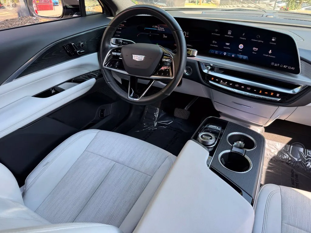 Cadillac Lyriq photo 40