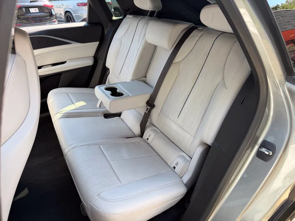 Cadillac Lyriq photo 31
