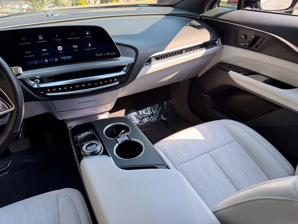 Cadillac Lyriq photo 41