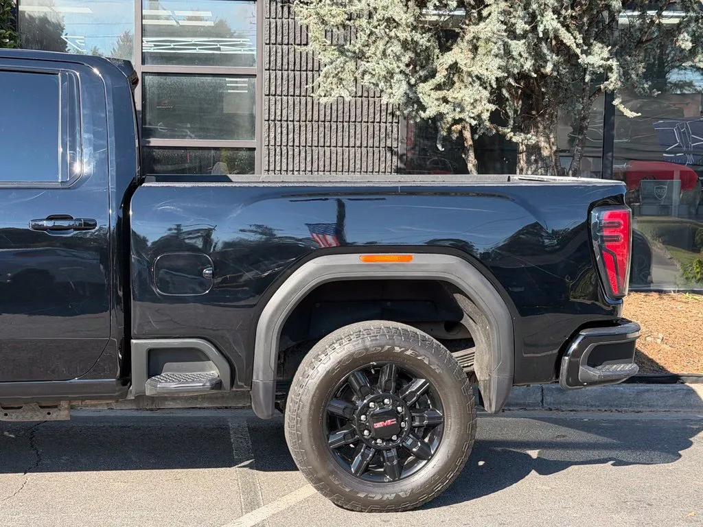 GMC Sierra photo 11