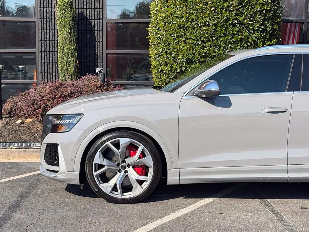 Audi RS Q8 photo 10