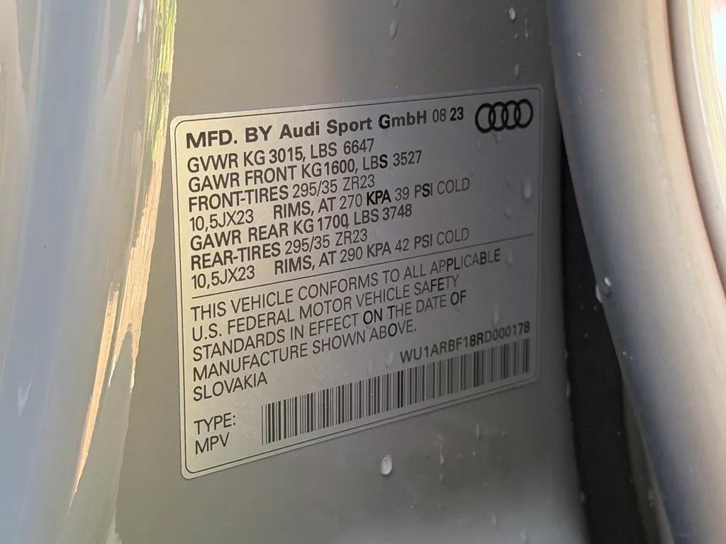 Audi RS Q8 photo 56