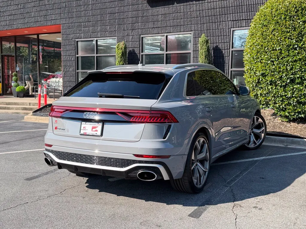Audi RS Q8 photo 12