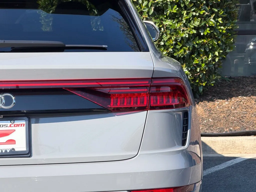 Audi RS Q8 photo 16