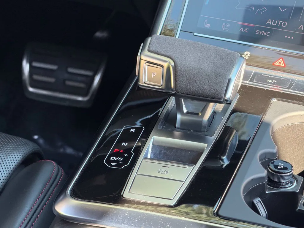 Audi RS Q8 photo 50