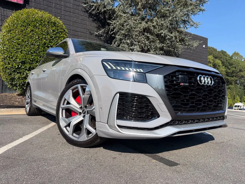 Audi RS Q8 photo 8