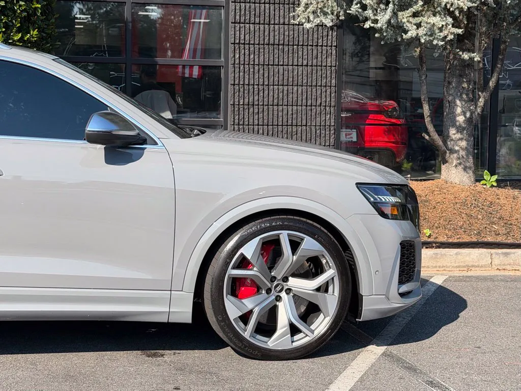 Audi RS Q8 photo 23