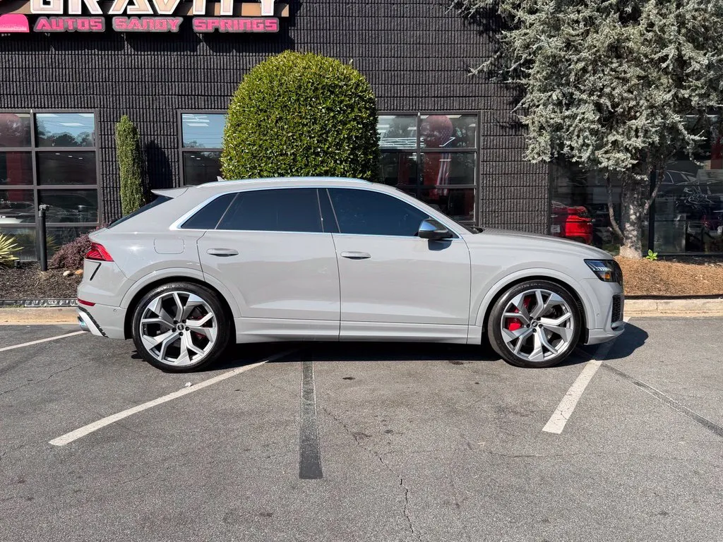 Audi RS Q8 photo 21