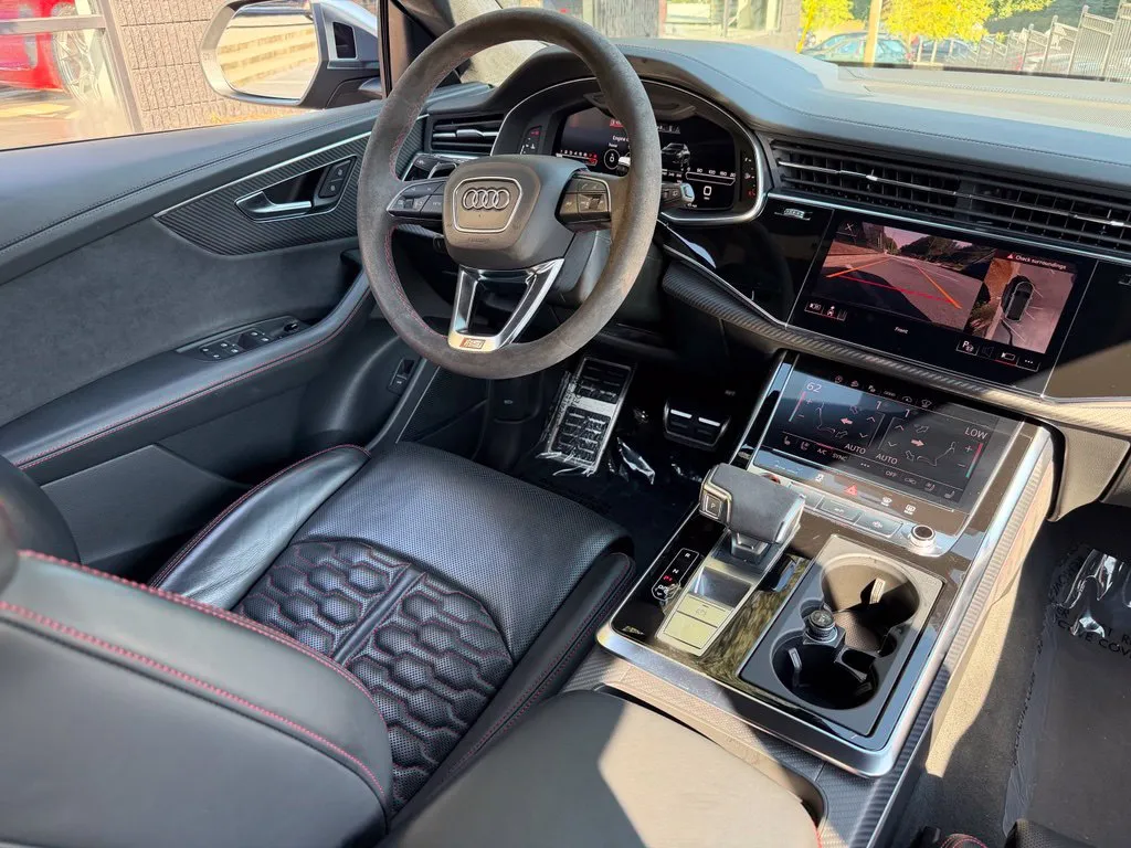 Audi RS Q8 photo 42