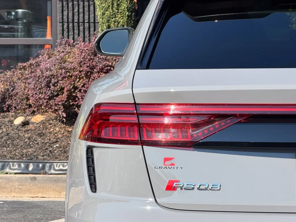 Audi RS Q8 photo 15