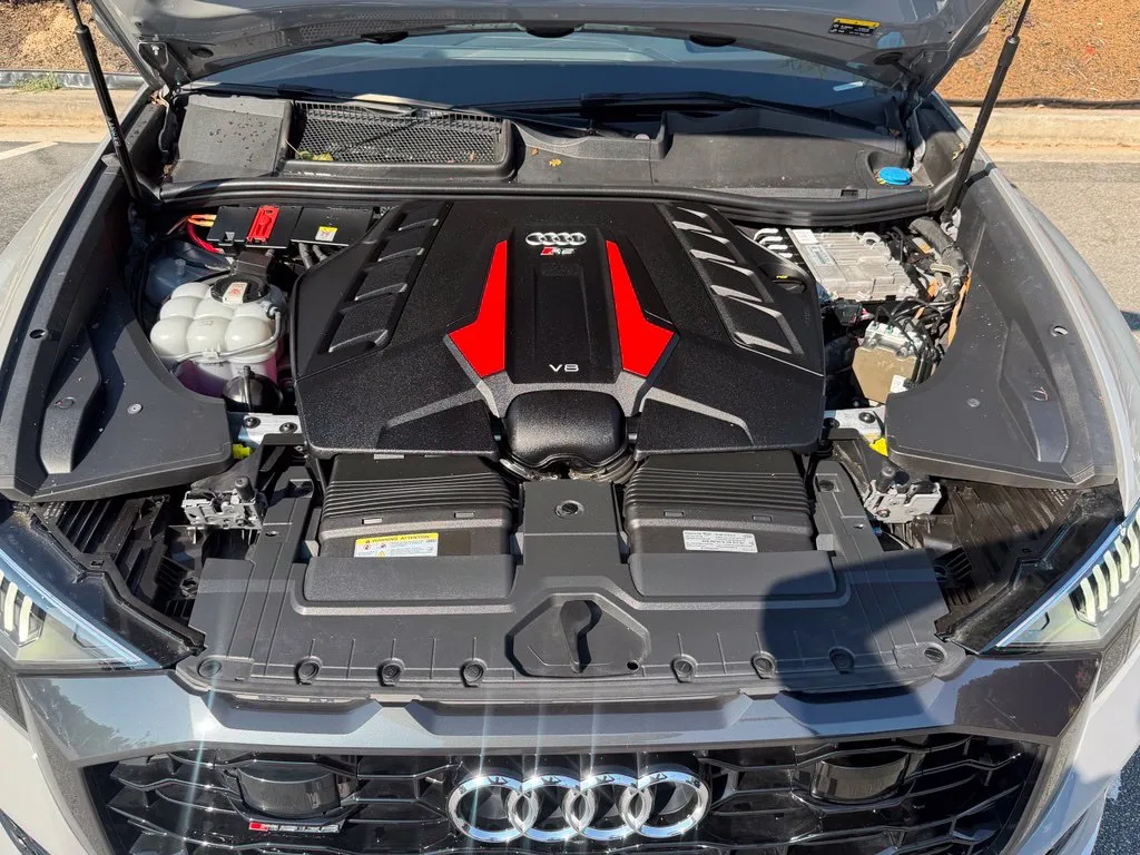 Audi RS Q8 photo 6