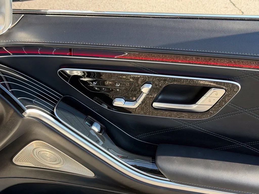 Mercedes-Benz S-Class photo 38