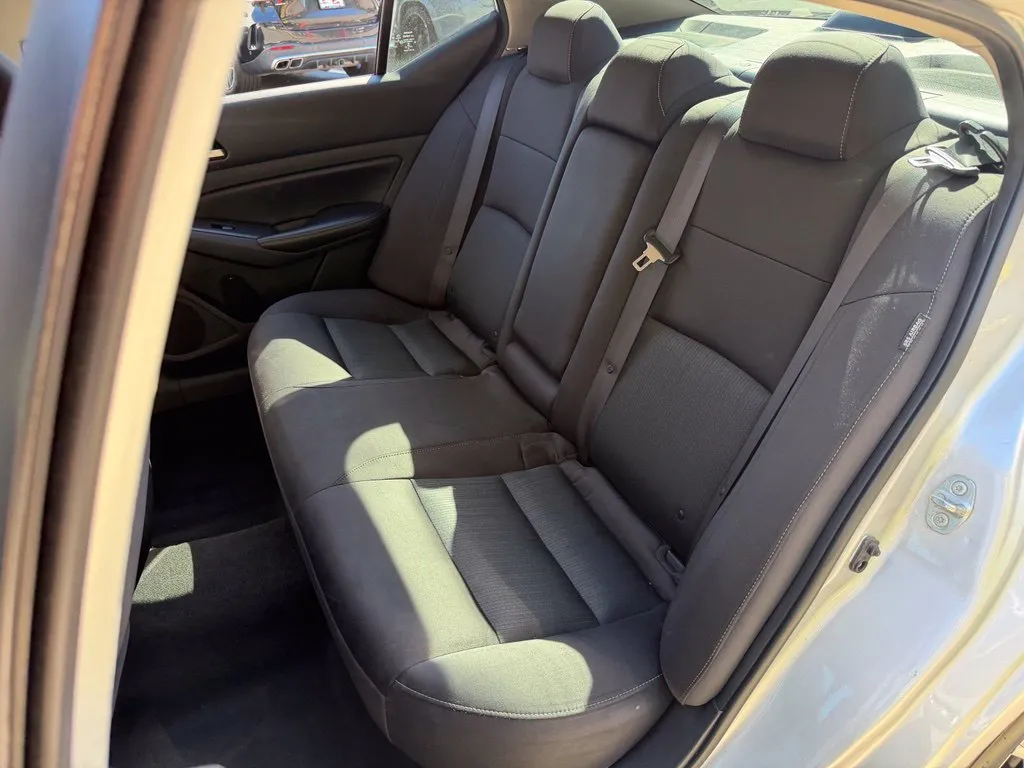 Nissan Altima photo 32