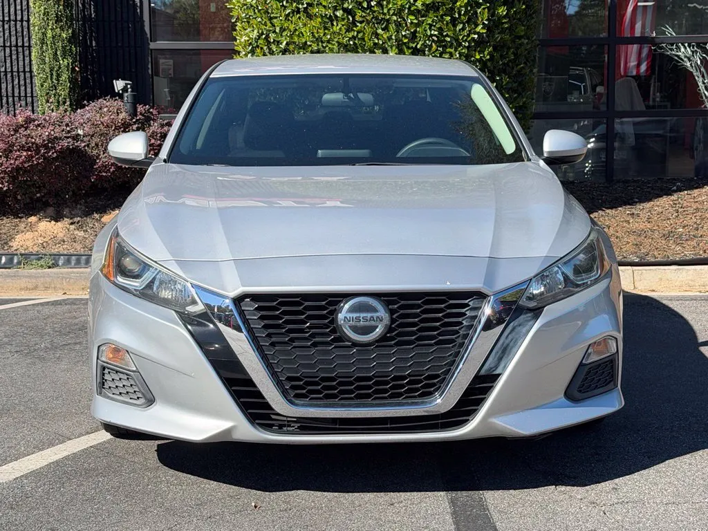 Nissan Altima photo 3