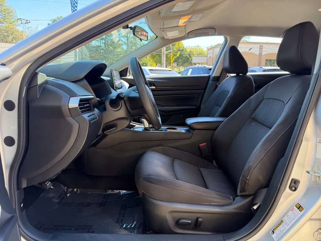 Nissan Altima photo 25