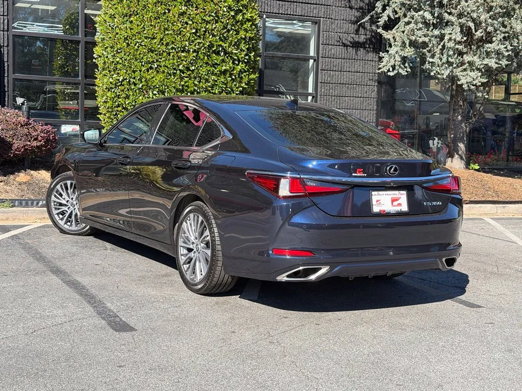 Lexus ES photo 19