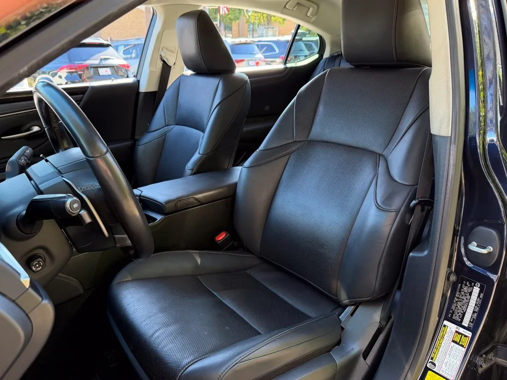 Lexus ES photo 26