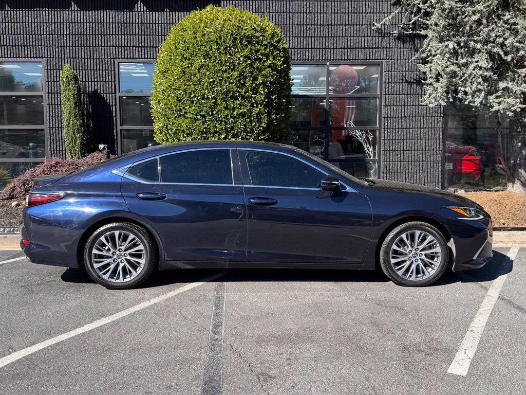 Lexus ES photo 21