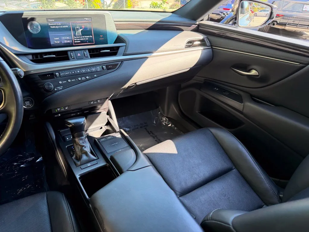 Lexus ES photo 42