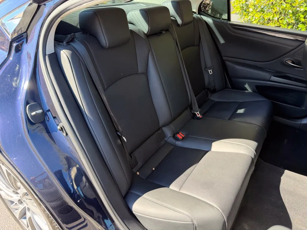 Lexus ES photo 39