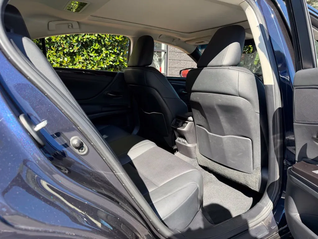 Lexus ES photo 38