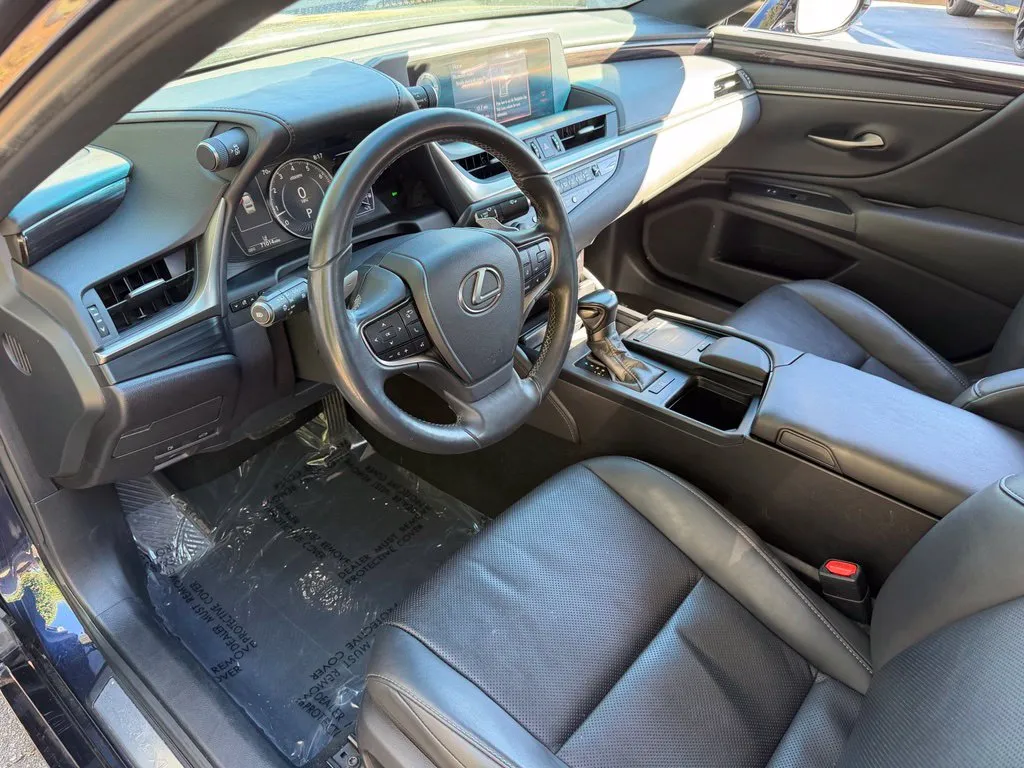 Lexus ES photo 24