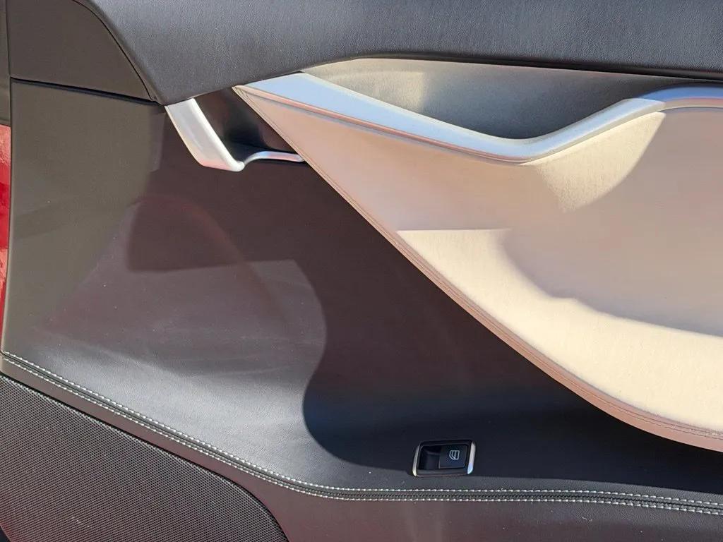 Tesla Model S photo 37