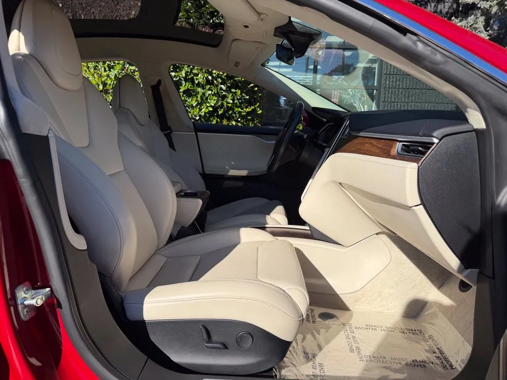 Tesla Model S photo 33