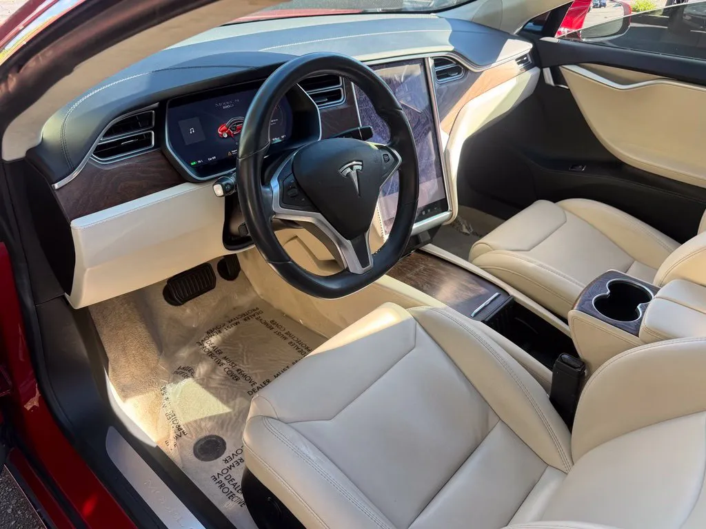 Tesla Model S photo 24