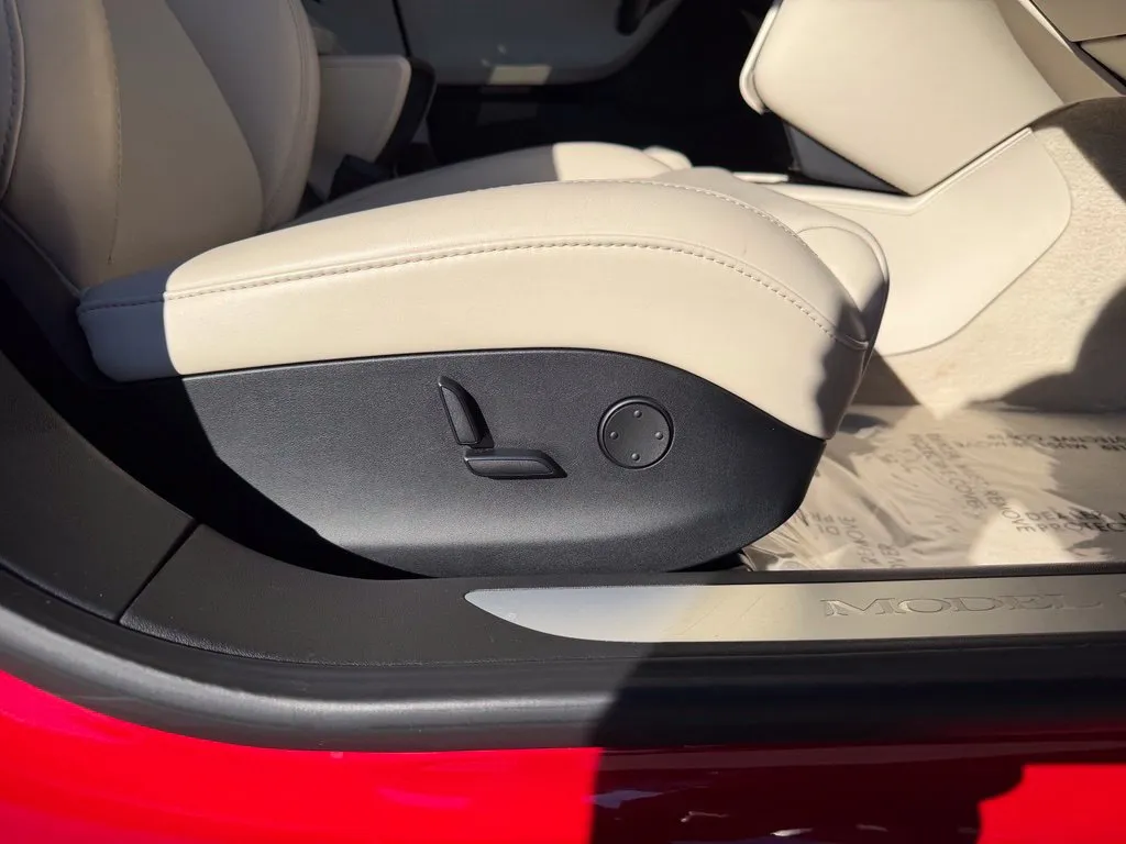 Tesla Model S photo 35