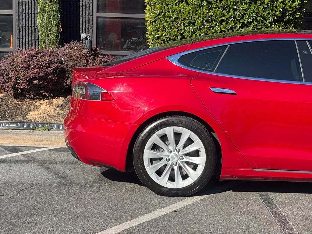 Tesla Model S photo 22
